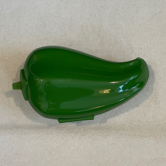 BNWOT Tupperware Chili Pepper Keeper in Green - Picture 7 of 9